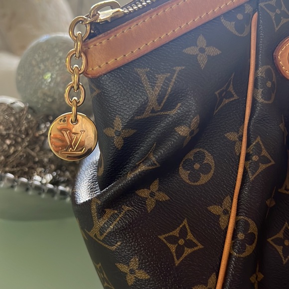 Authentic Louis Vuitton Monogram Tivoli GM Hand Tote Bag - Picture 3 of 12